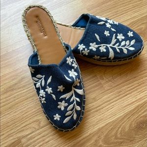 A&E platform sandals